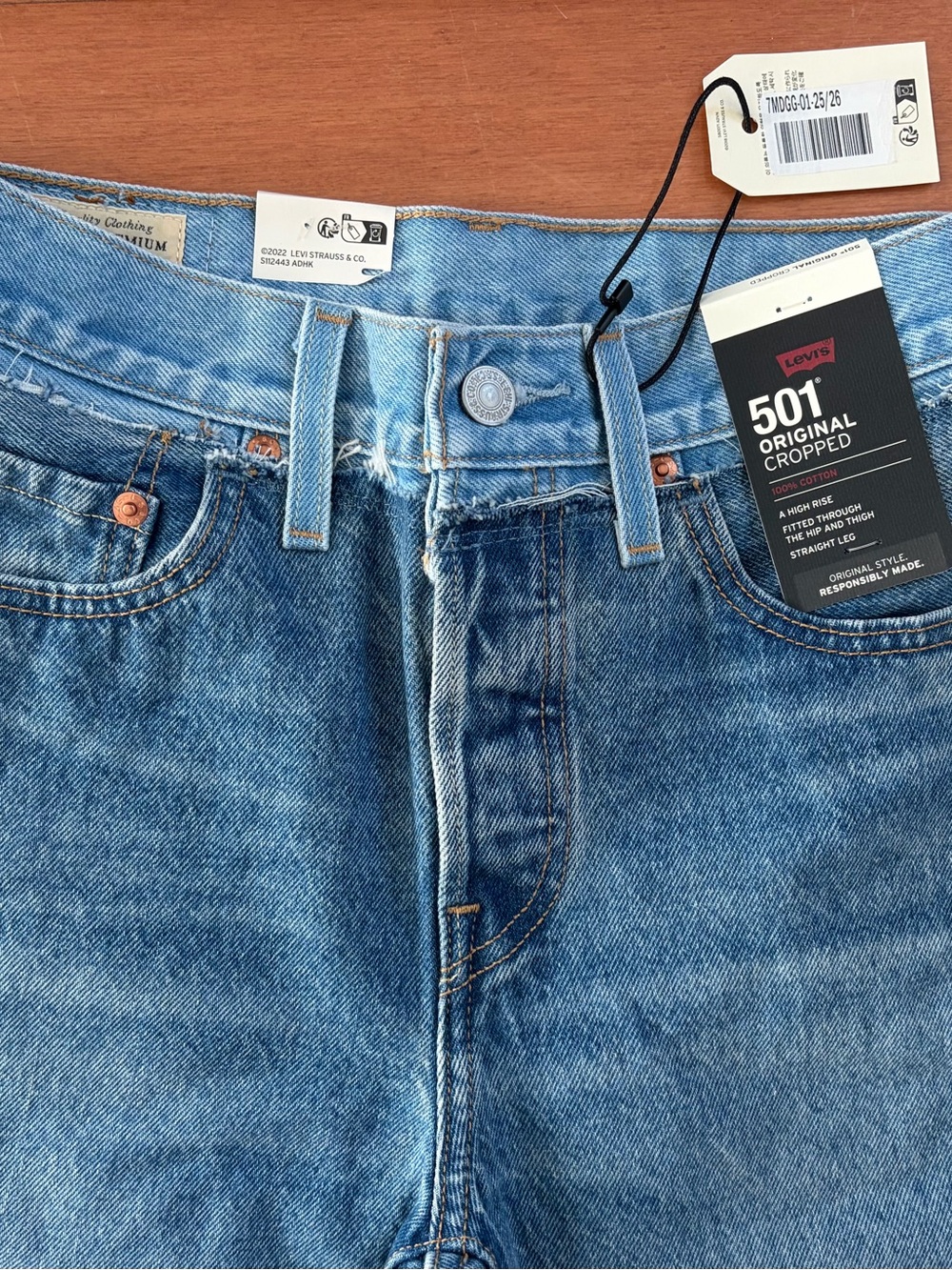 Levi's 501 Original Cropped Jeans in Light Blue, 25-26 - Picture 3 of 9